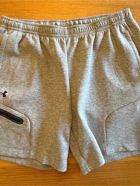 Under Armour Men’s Light Gray Athletic Shorts
